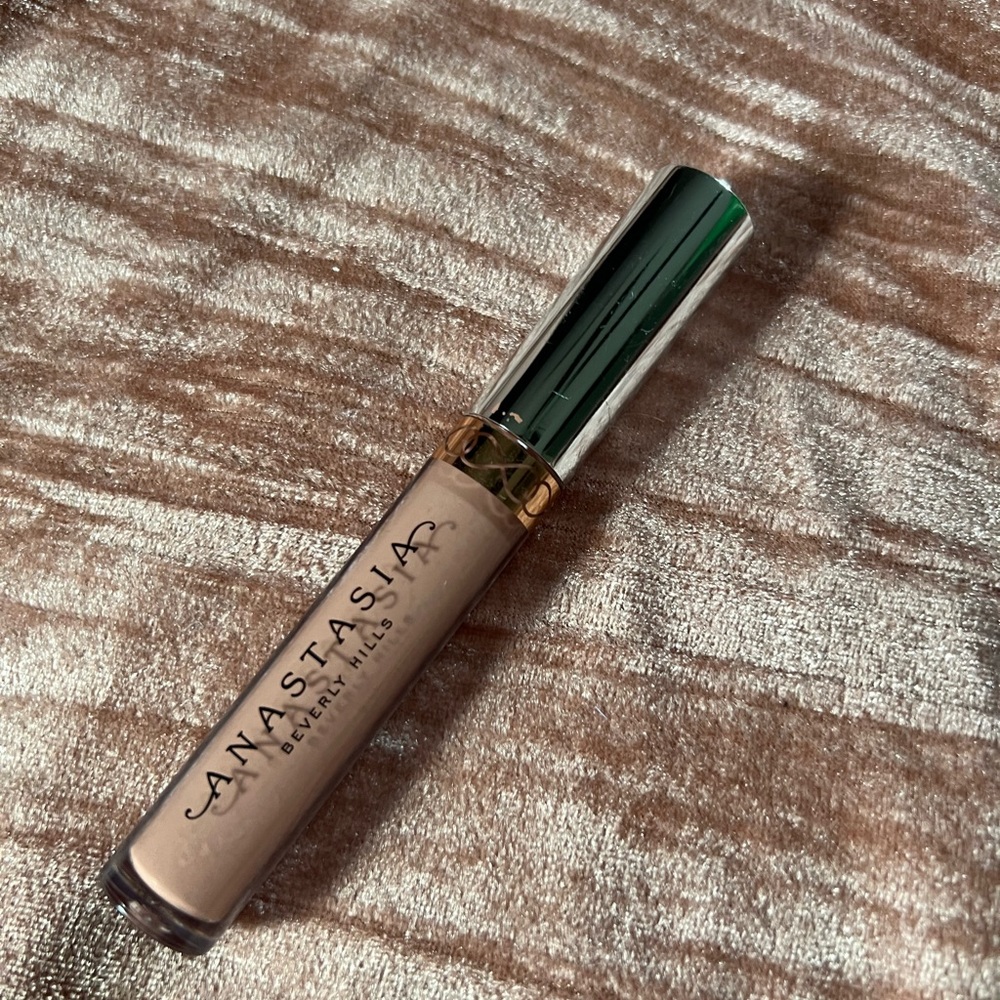 ABH Liquid Lipsticks in shade naked and stripped